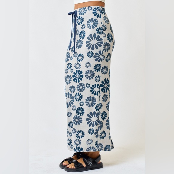 BLUE BLUSH RETRO STYLE FLOWER MAXI SKIRT ❤️NEW COLLECTION IN STORES❤️ - Picture 3 of 3
